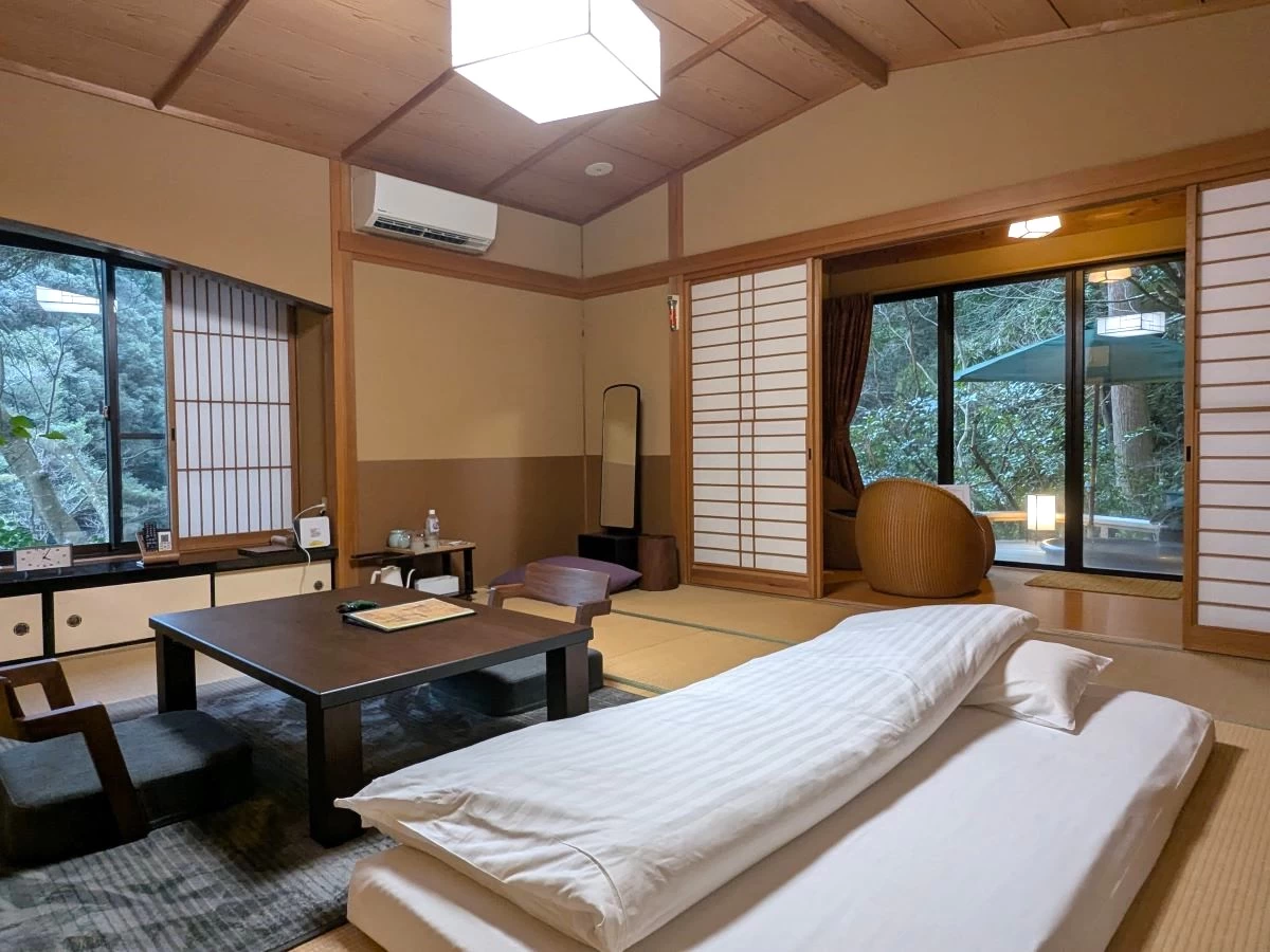 露天風呂付特別室（現地にて撮影）