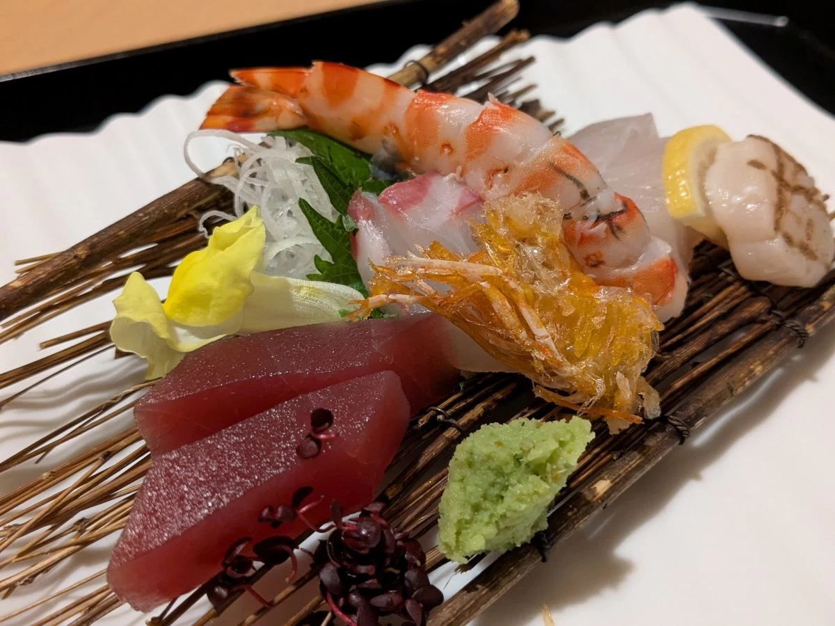 黒毛和牛会席・お造り（現地にて撮影）