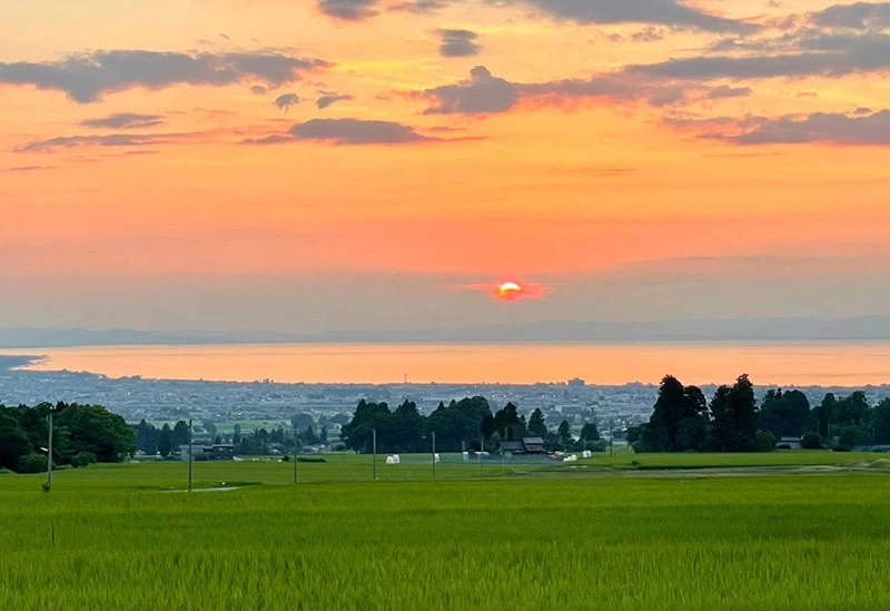 マジックアワーの絶景で旅の疲れを癒やす