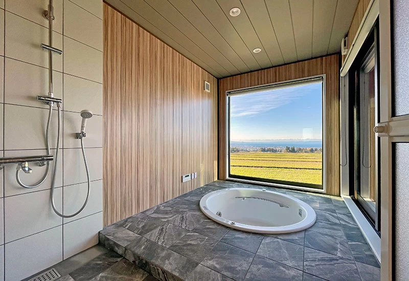 専用のジャグジー付き展望風呂を全棟に完備