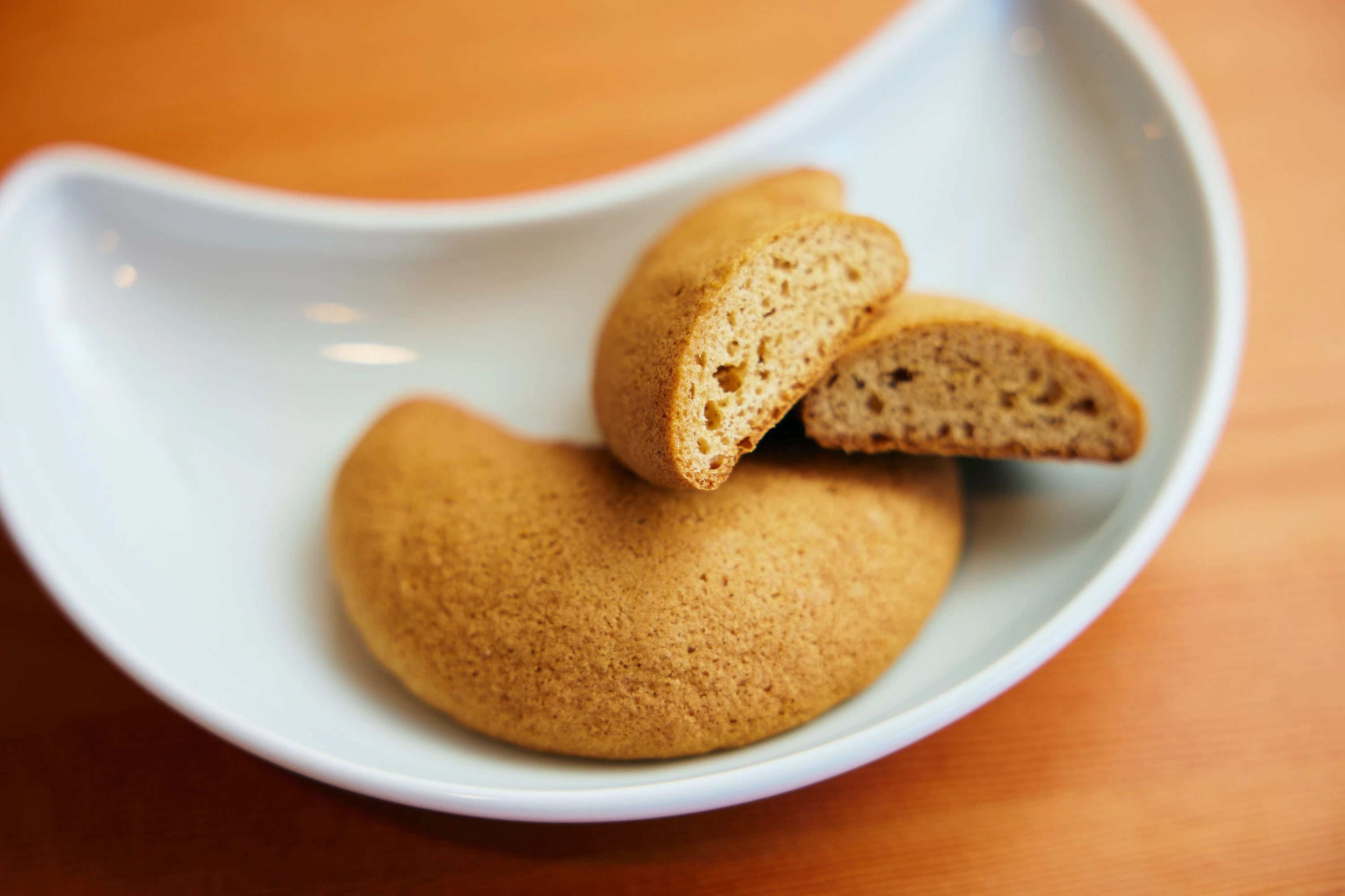 三日月形がかわいい、ひしぼうろ97円