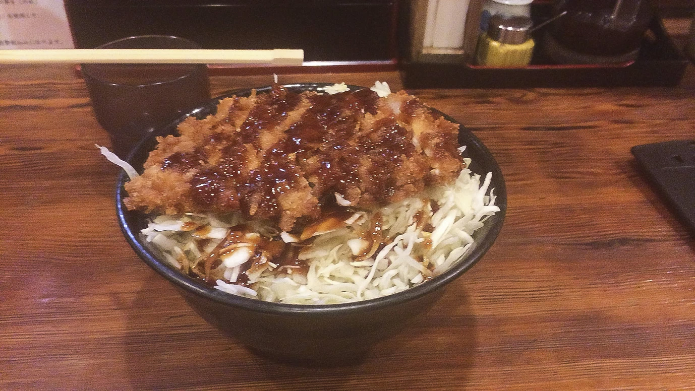 これが「キャベ丼」(現地にて撮影)