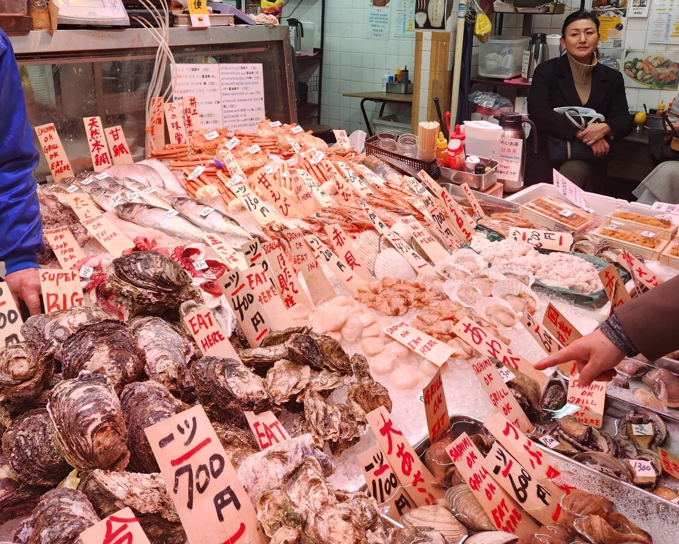 鮮魚がずらりと並ぶ店頭②