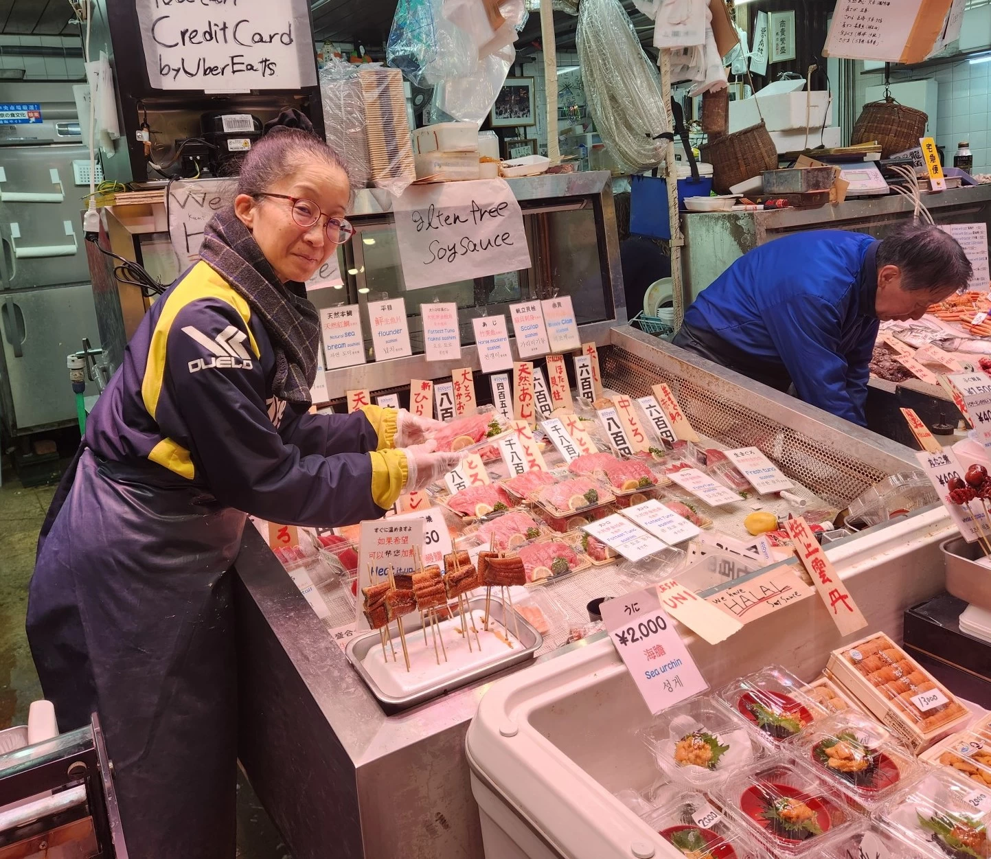 鮮魚がずらりと並ぶ店頭③