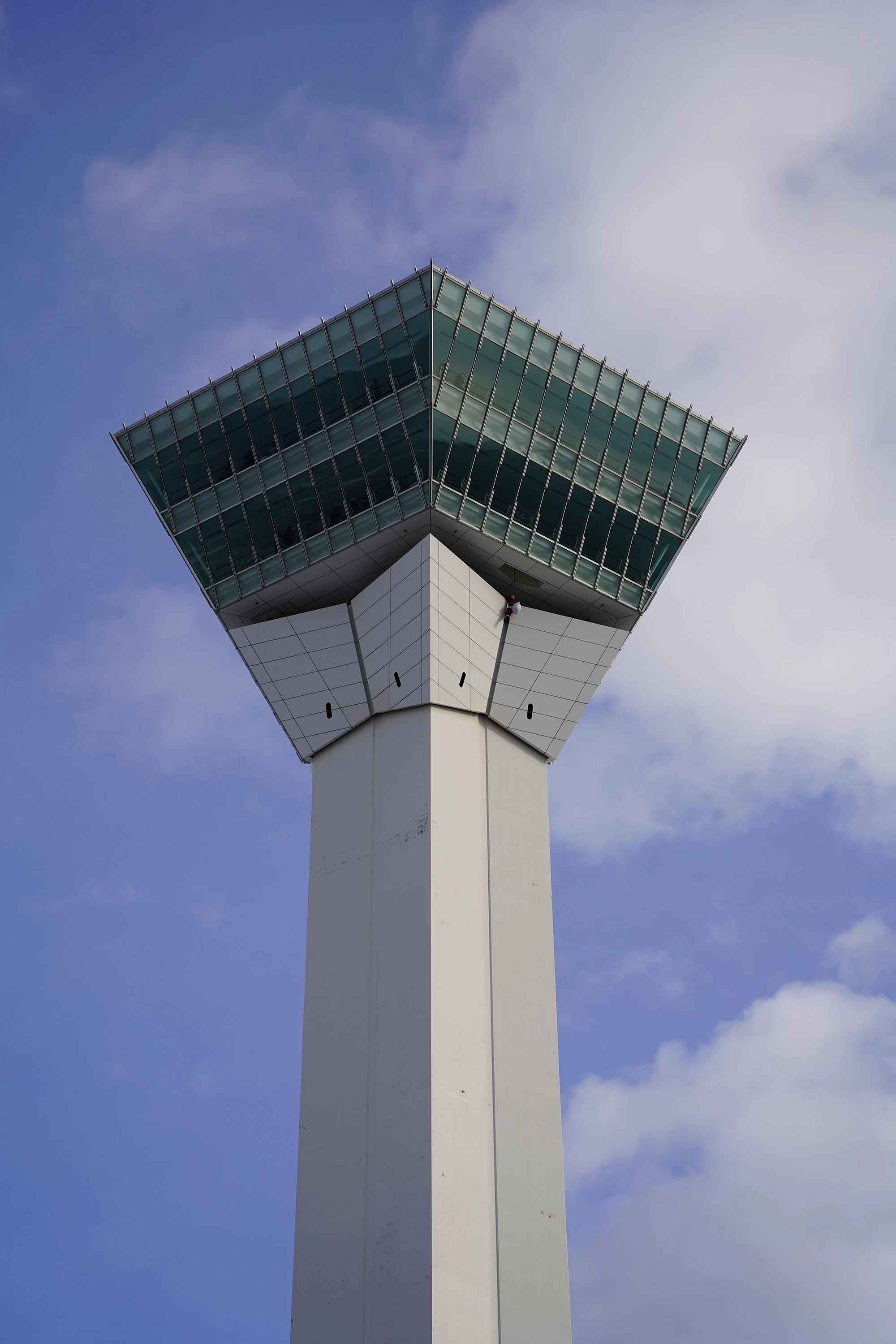 展望フロアがせり出しているような造り