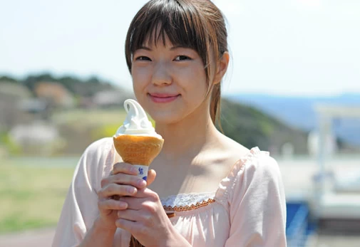 搾りたての生乳を使ったソフトクリーム