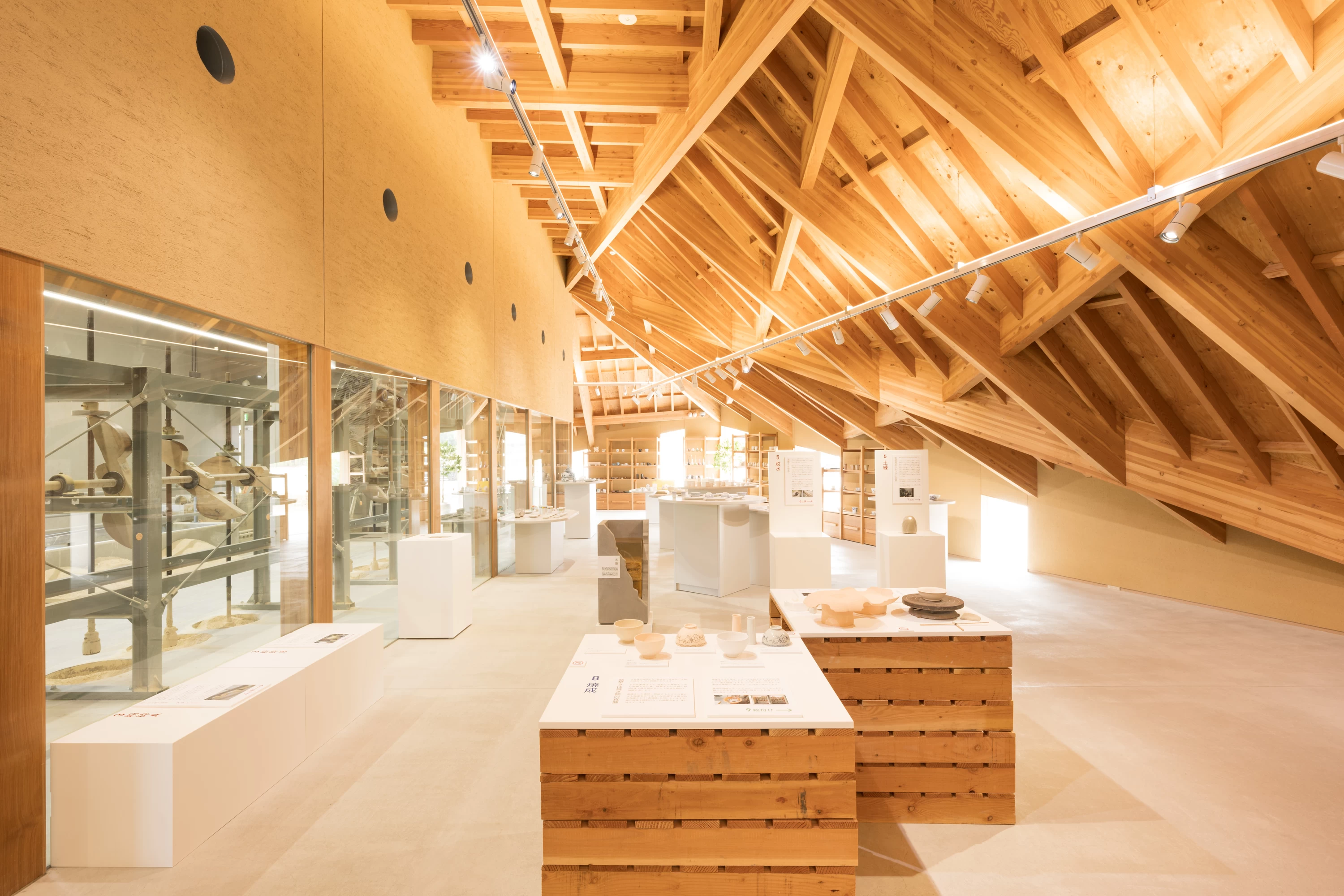 九谷焼の製造工程と作品を見られる「セラボギャラリー」