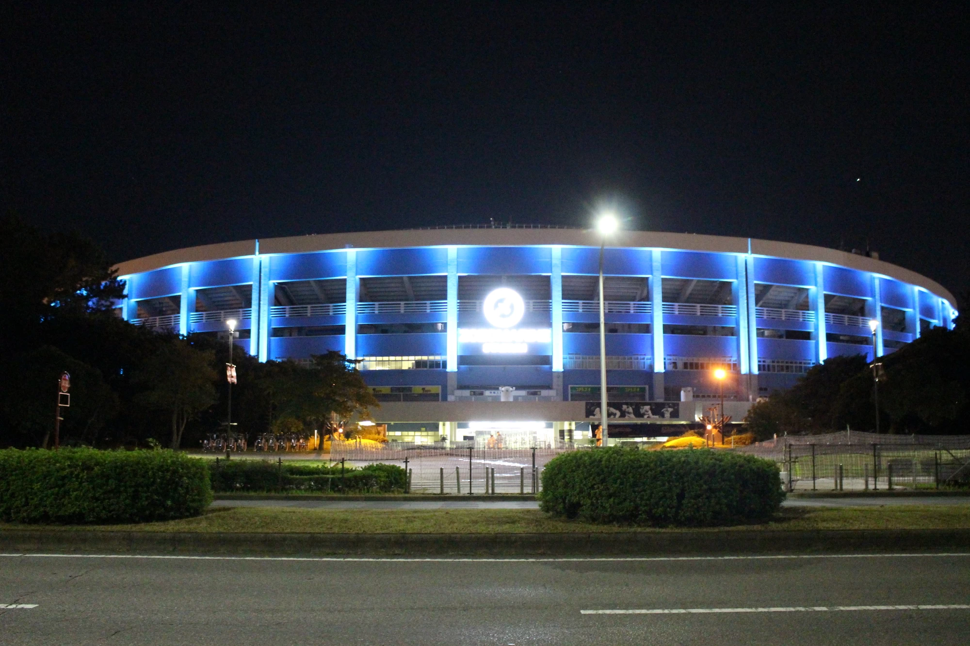 ZOZOマリンスタジアム（夜）