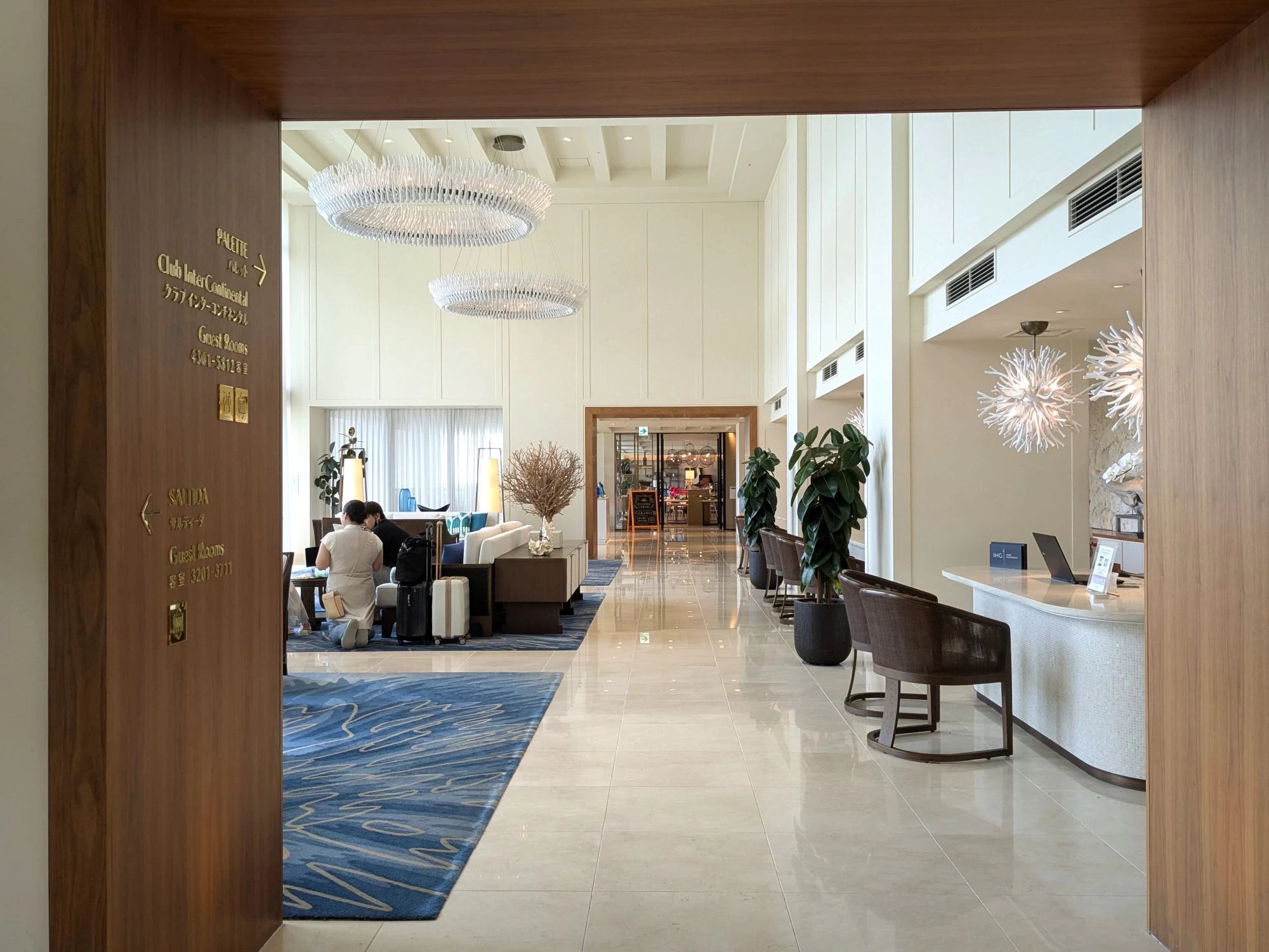 ロビーラウンジ(現地にて撮影)