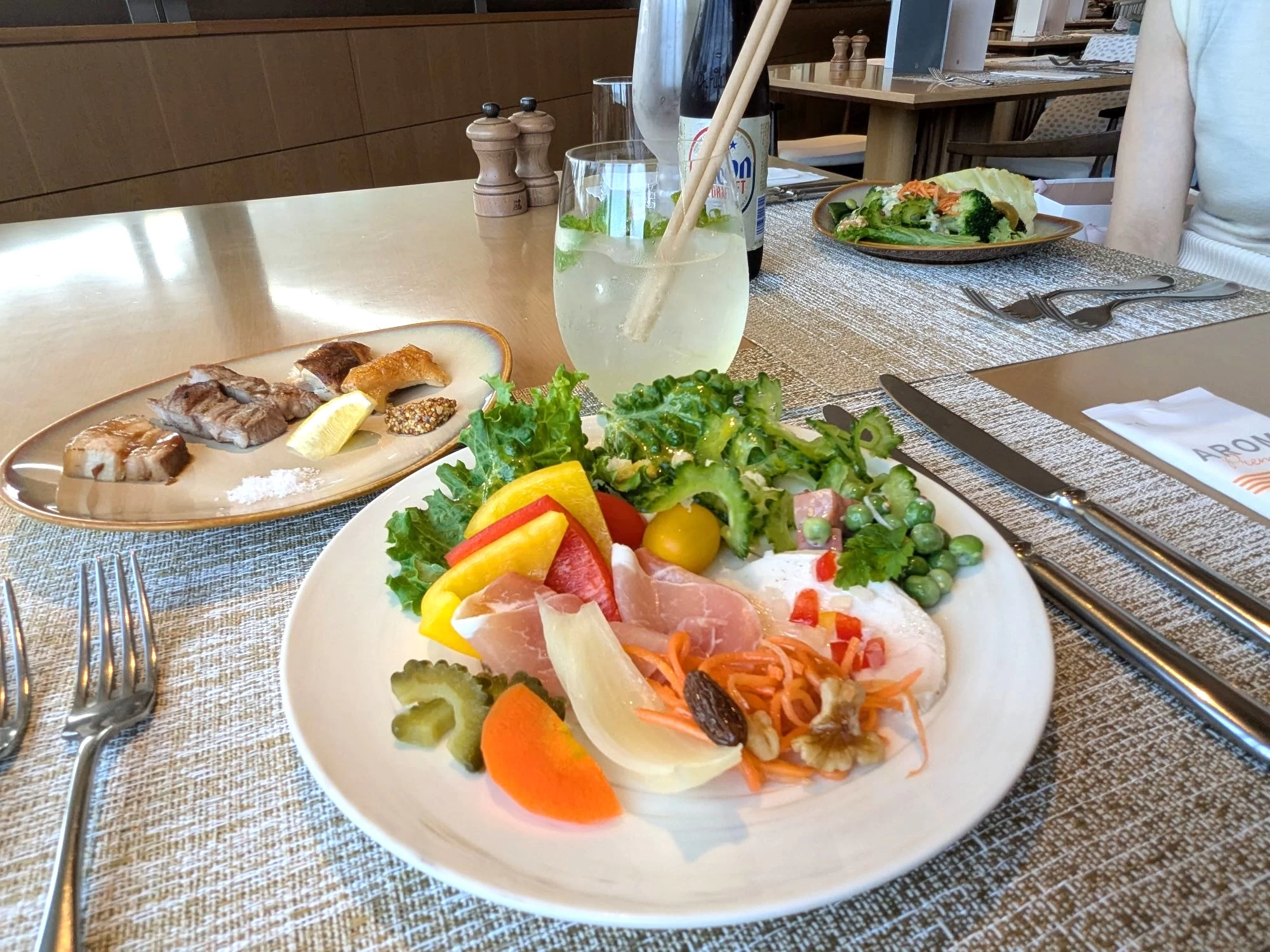 島の新鮮なお野菜がたっぷり(現地にて撮影)