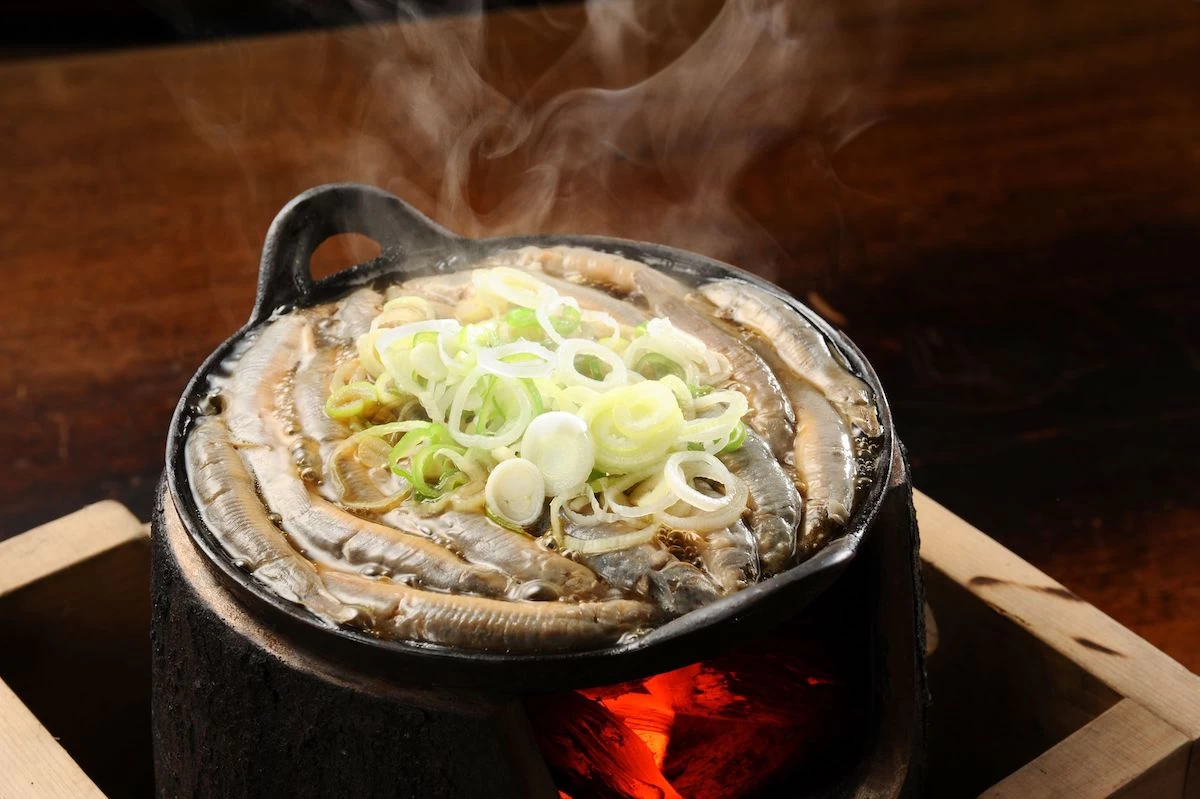 ネギたっぷり、定番人気「どぜうなべ」