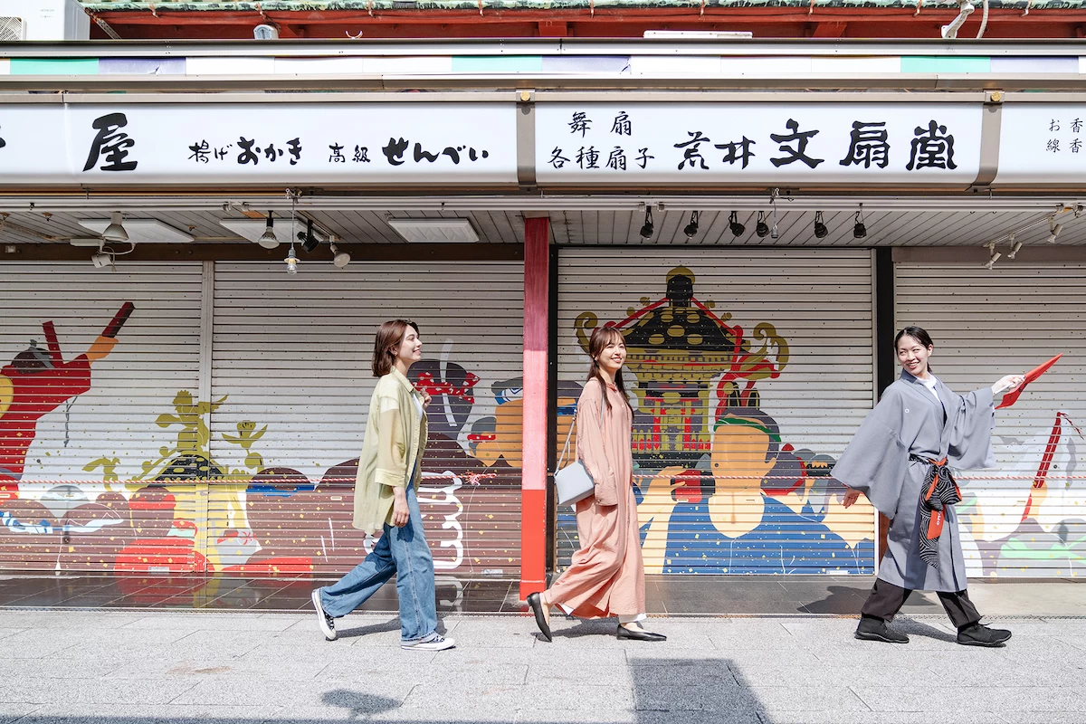 シャッターが閉まる仲見世で新たな発見