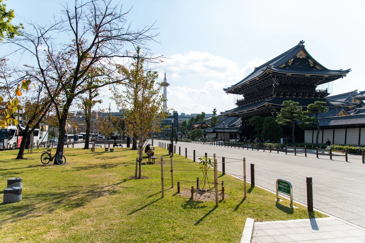 お東さん広場①