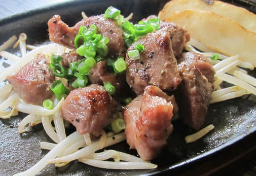 黒豚を使った料理を豊富にご用意