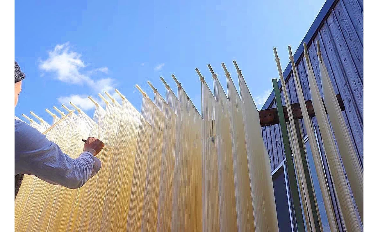 手延べそうめんの製造工房もある