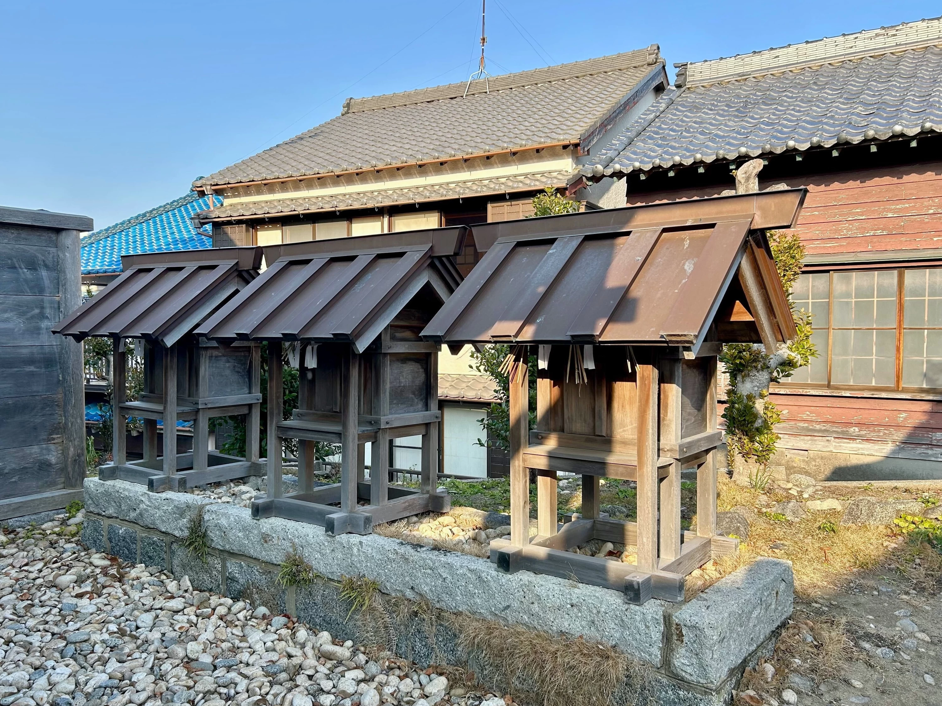 小さなお社も伊勢神宮の古材（現地にて撮影）