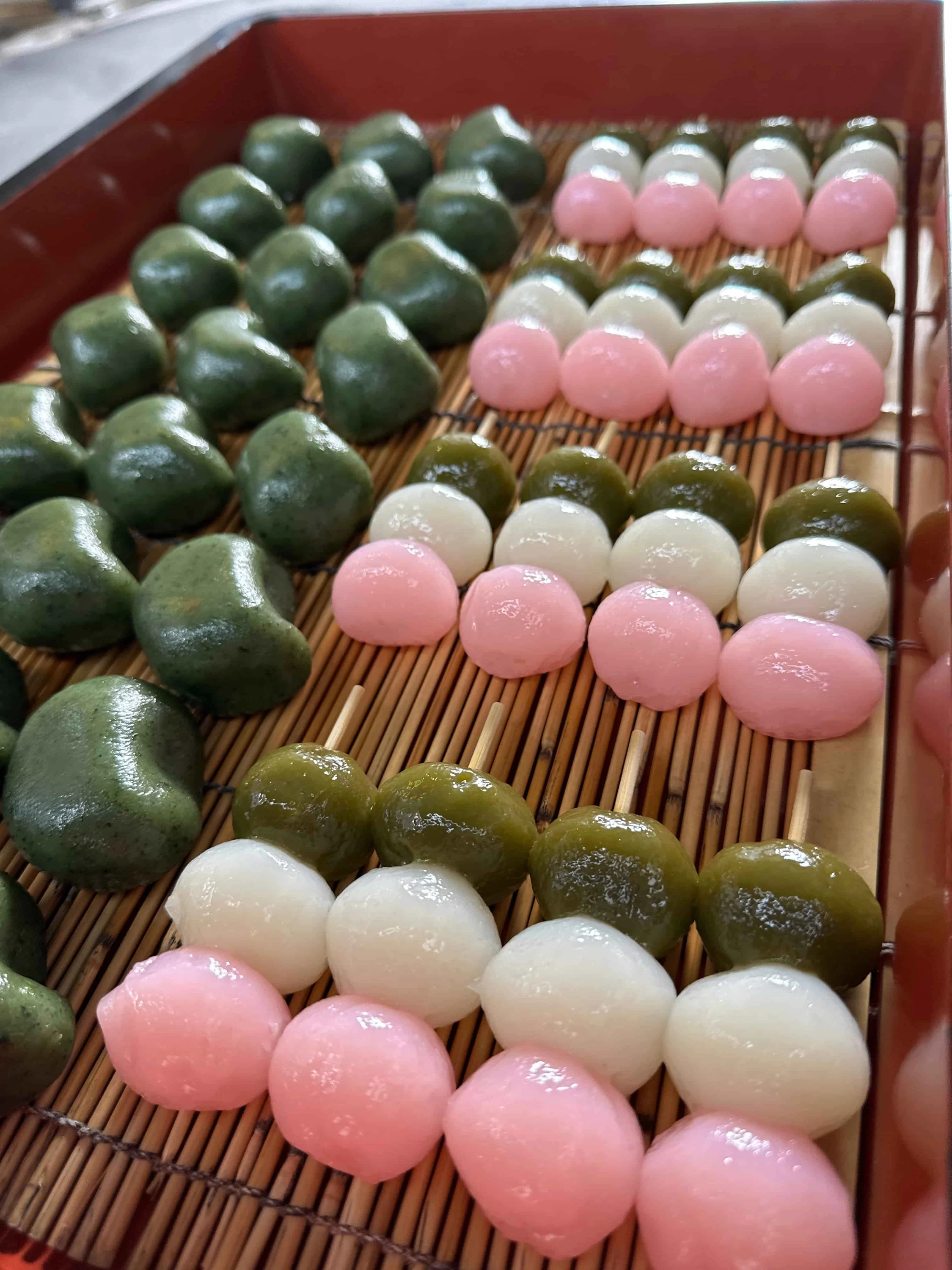 手打ちよもぎとお花見団子