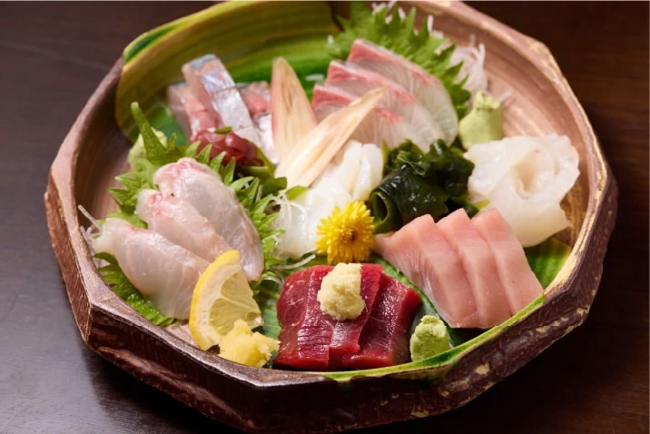 刺身盛り合わせ（2,700円～）