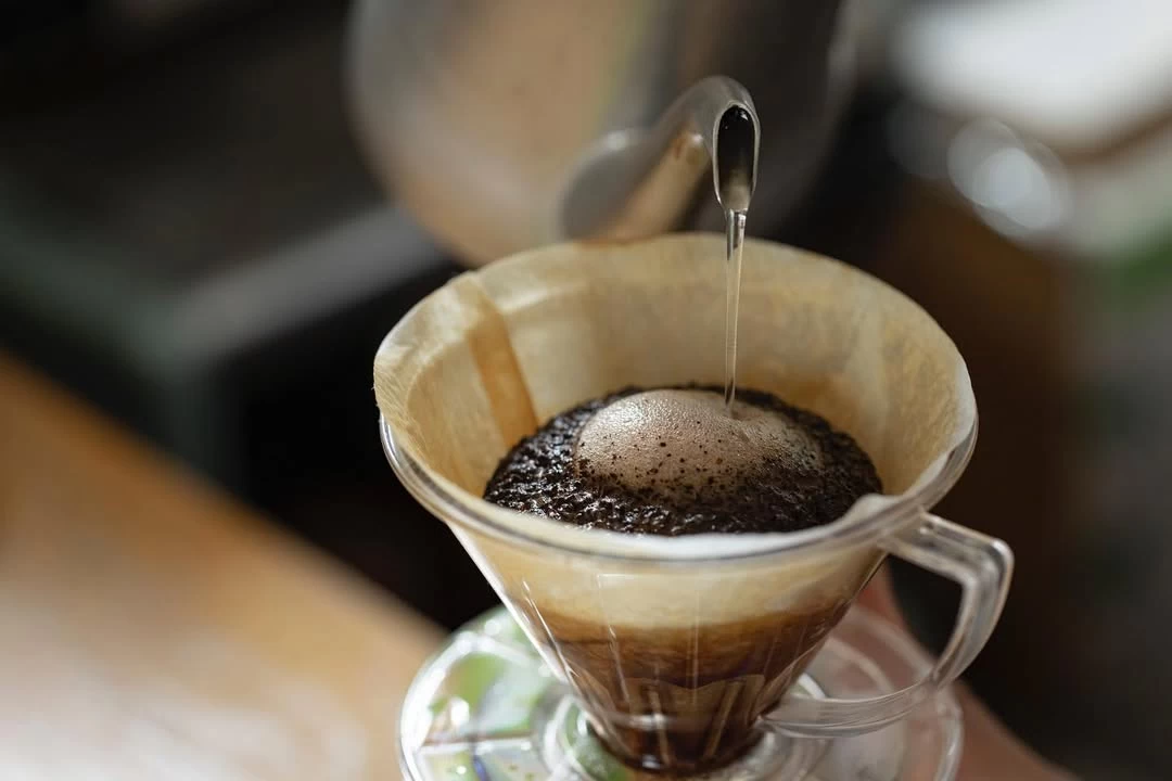 丁寧にハンドドリップで淹れてくれる