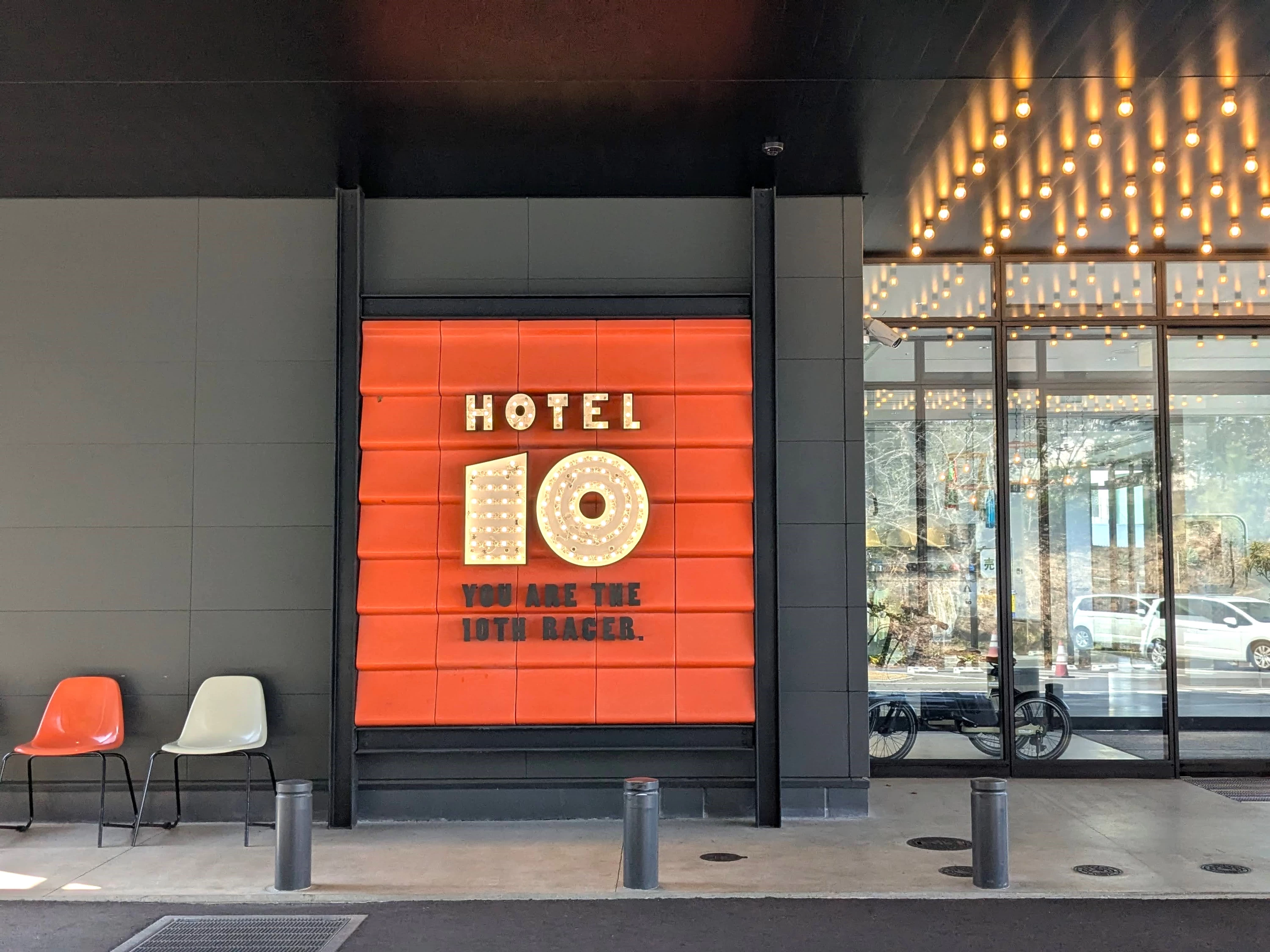 エントランス（現地にて撮影）