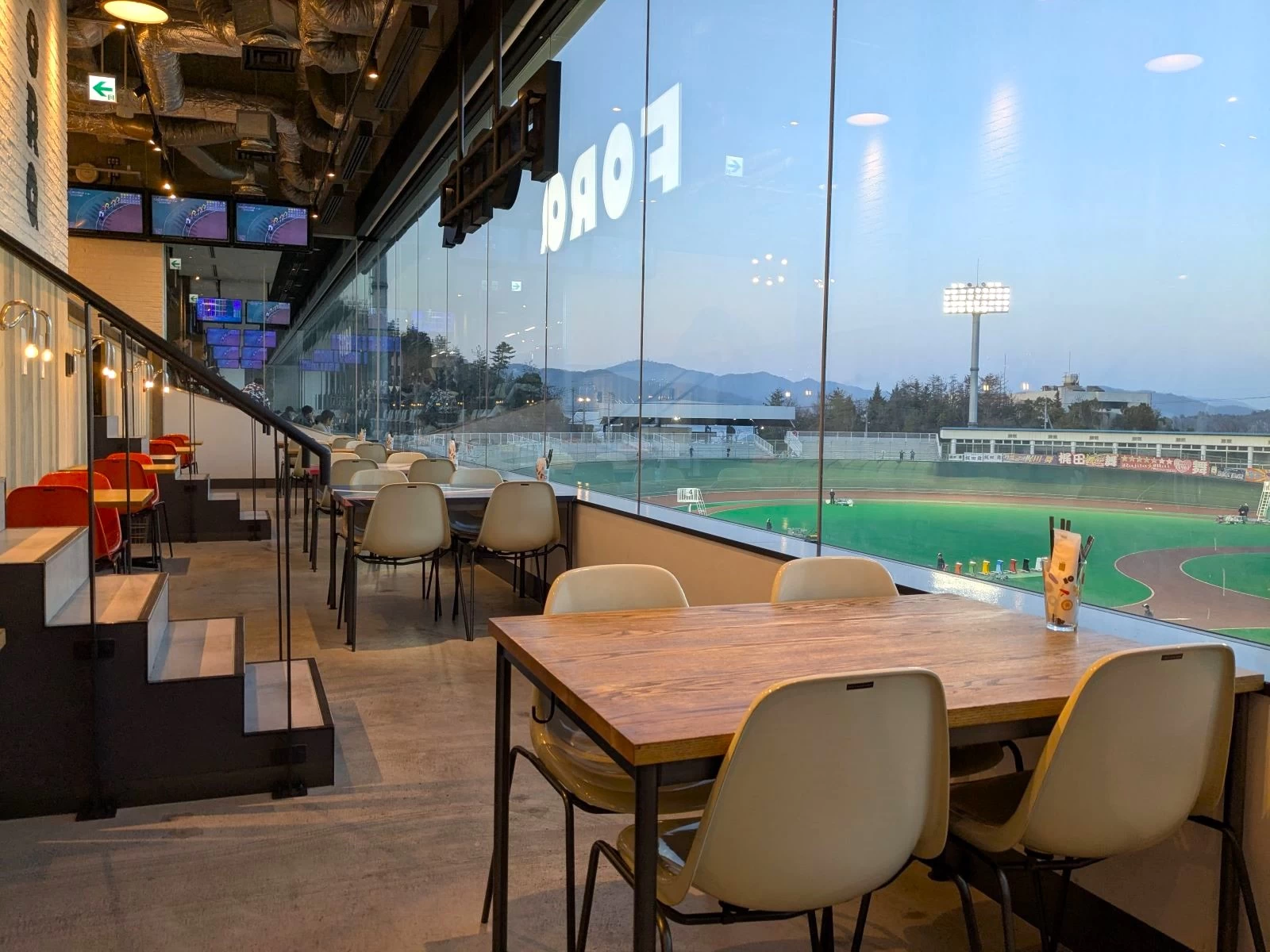 レストラン バンク側（現地にて撮影）