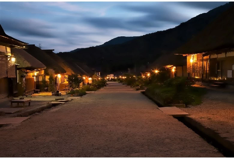 夕暮れ時の大内宿