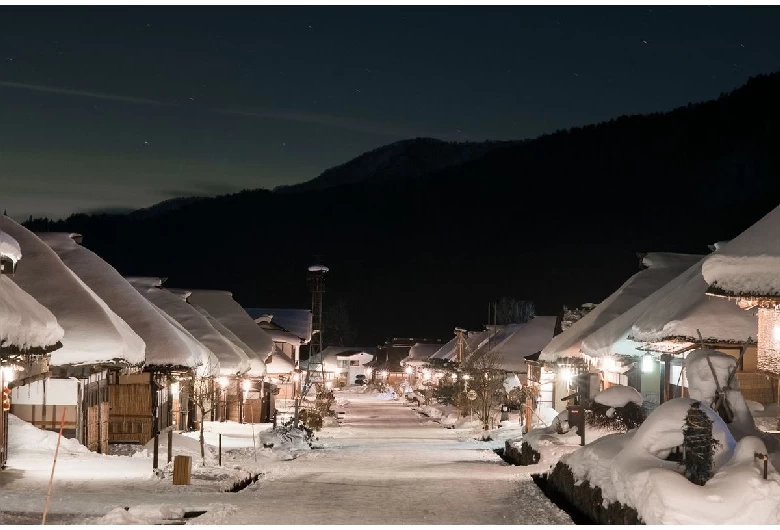 冬の夜の大内宿
