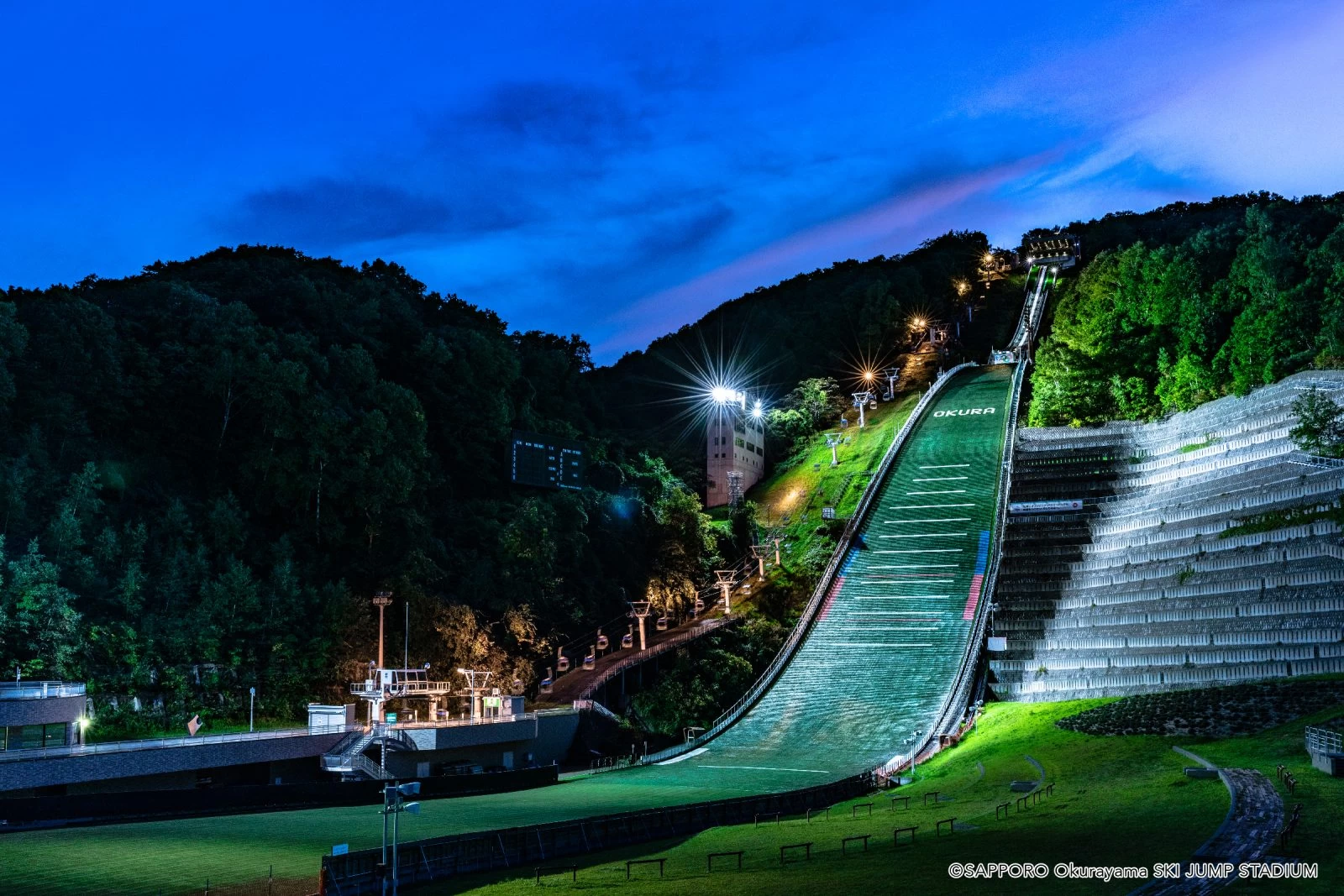 夜の大倉山ジャンプ競技場