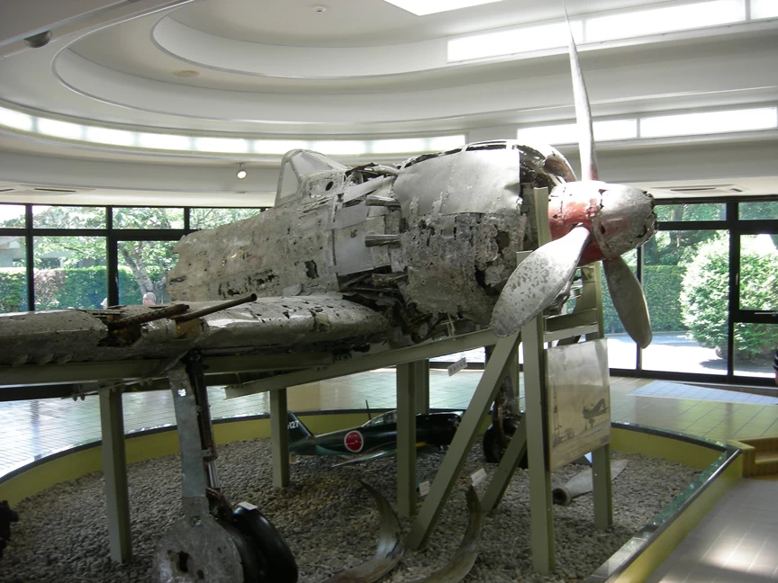 海中から引き揚げられた零戦（現地にて許可を得て撮影）