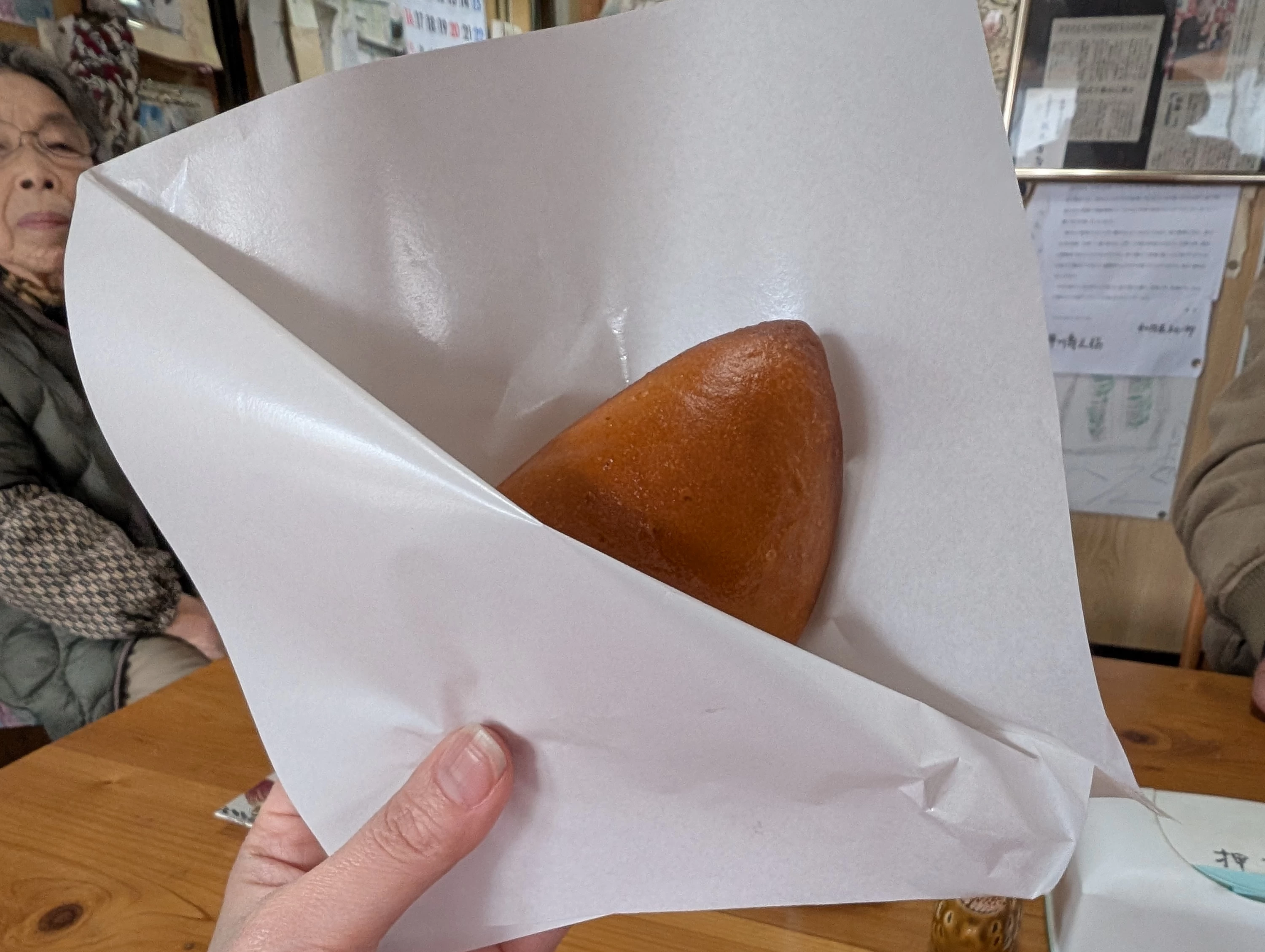 いちじく揚げパン美味しい(現地にて撮影)