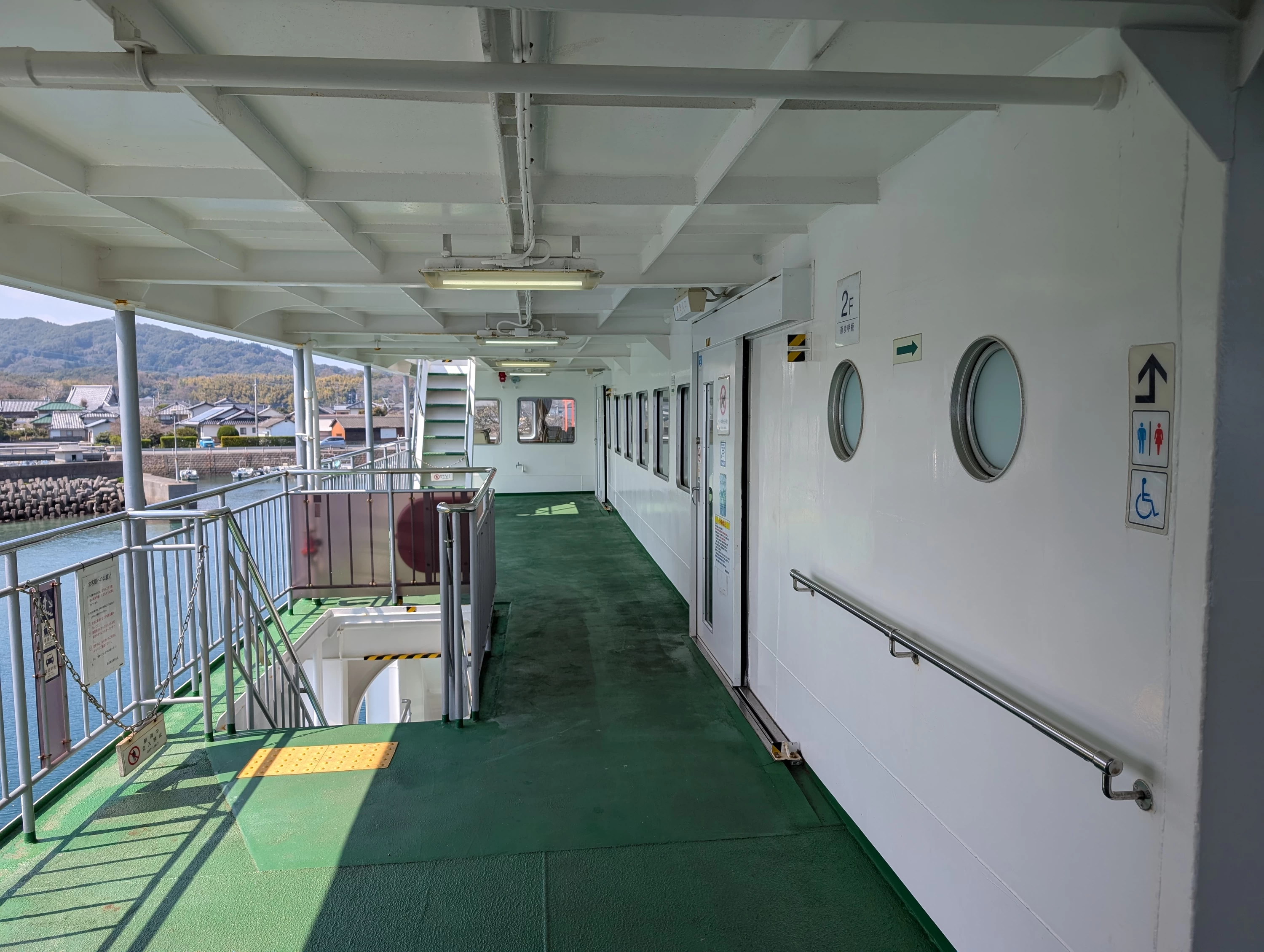 船内（現地にて撮影）