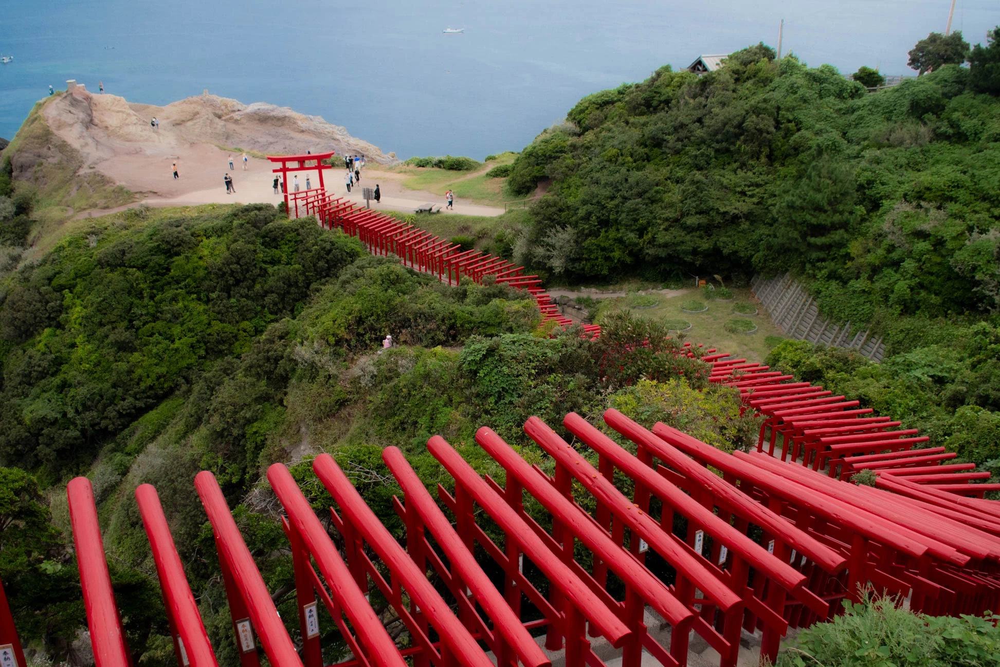123基の鳥居（写真提供：元乃隅神社）