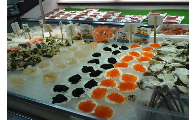 刺身を選び海鮮丼を作ることも可能