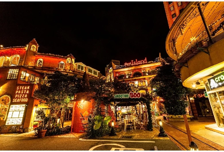 美浜アメリカンビレッジ（夜）