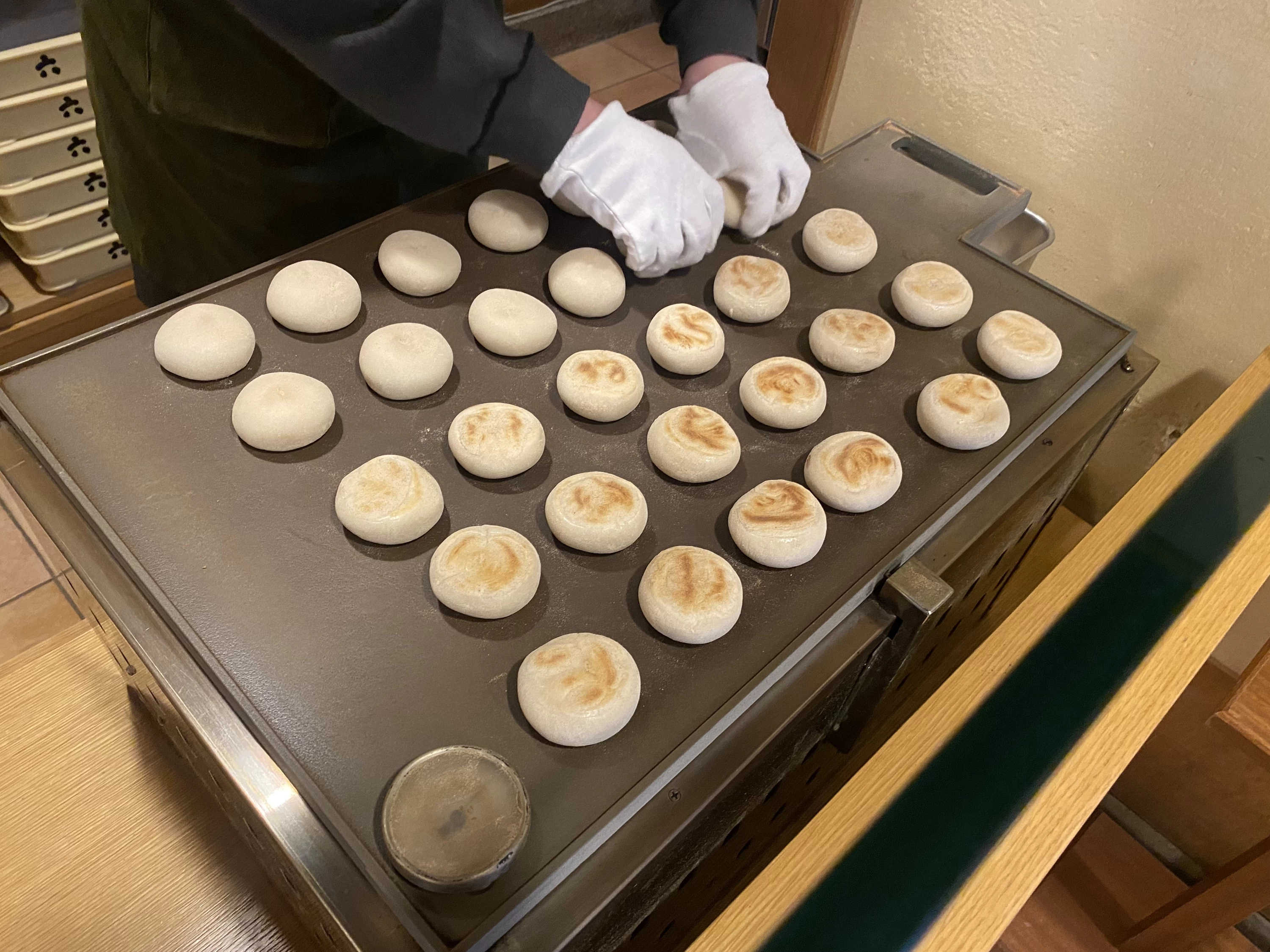 判官さまを焼く様子
