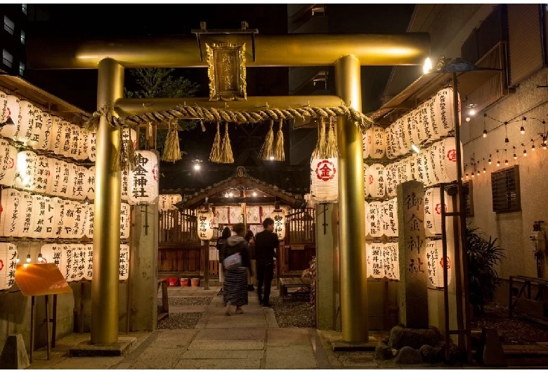 御金神社（夜）