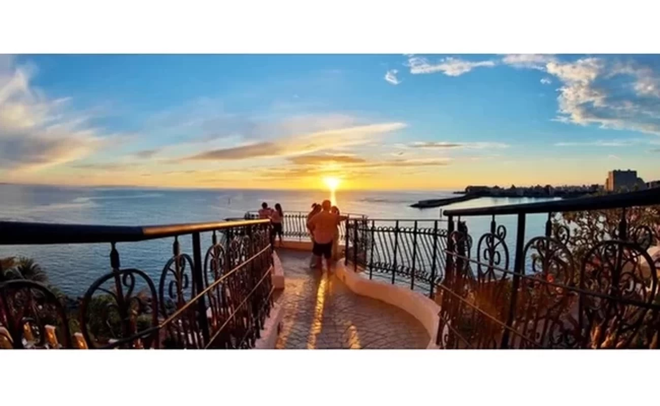 遊歩道から見られる夕焼け