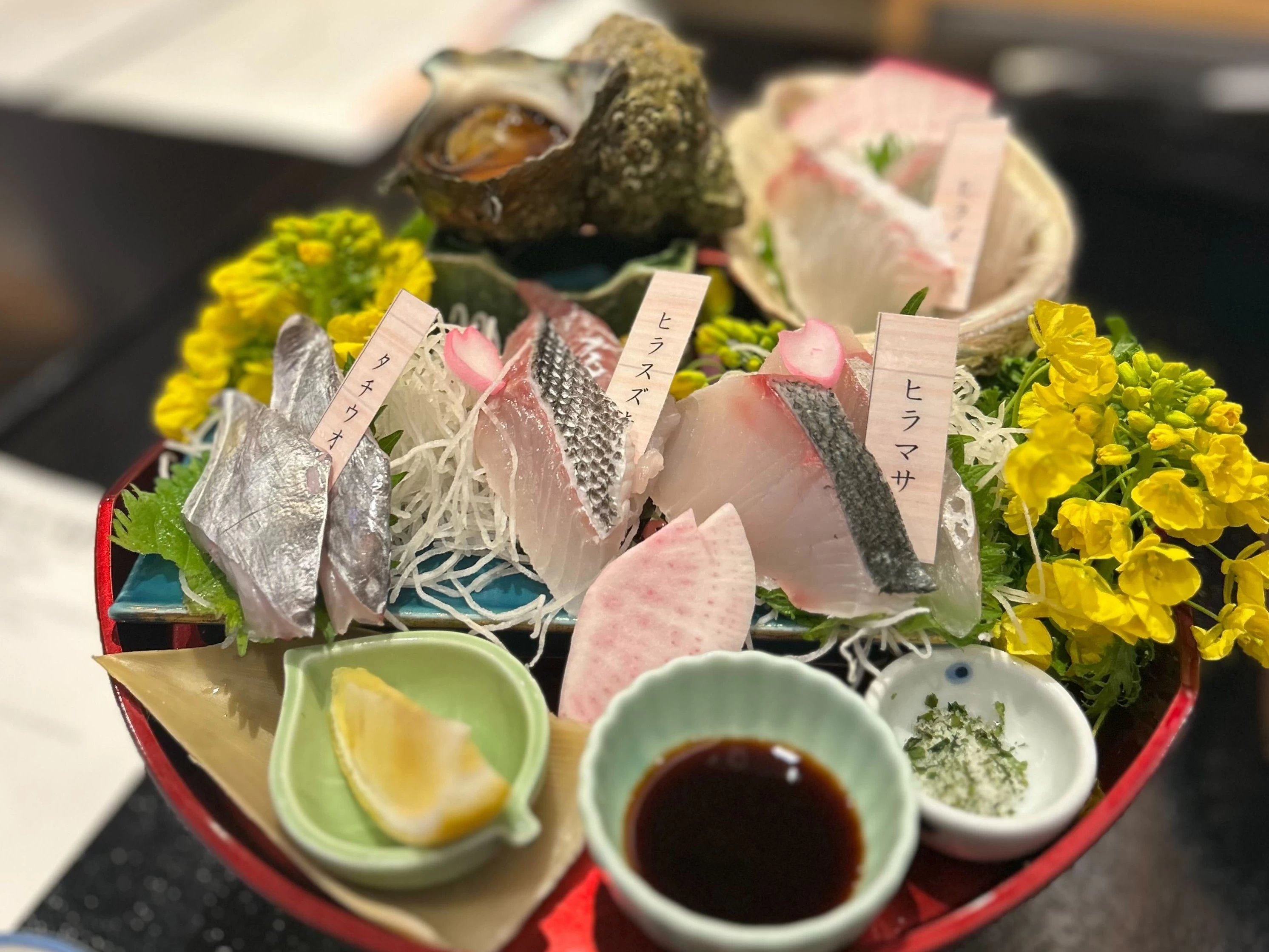 新ご当地グルメ「館山炙り海鮮丼」(現地にて撮影)