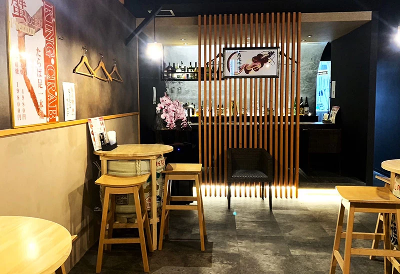 落ち着いた雰囲気の店内