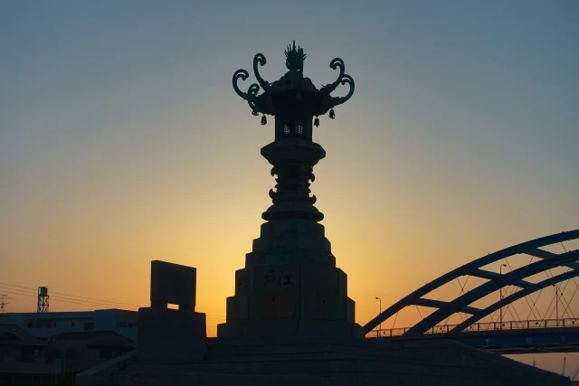 太助灯籠と京極大橋