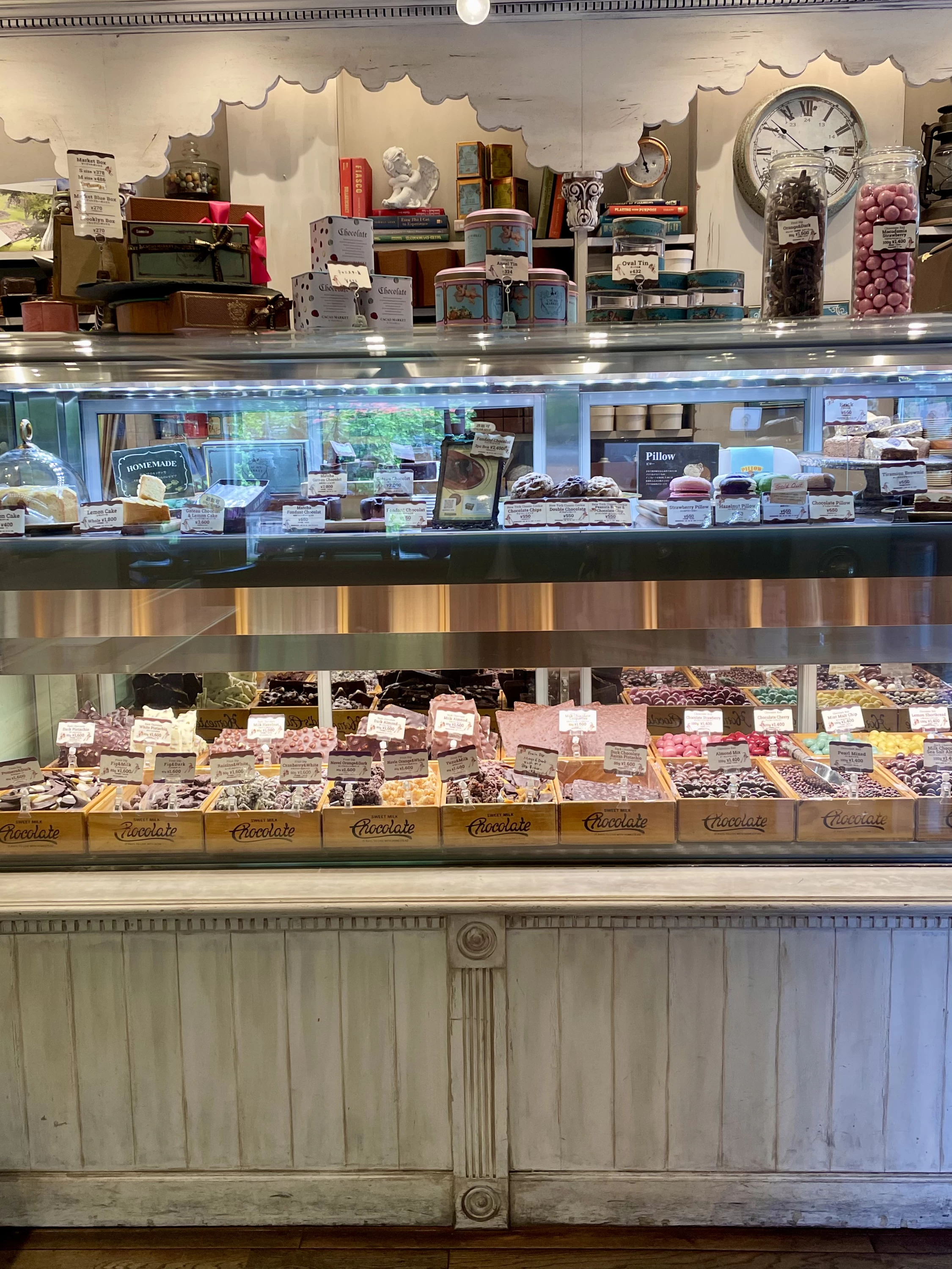 店内にずらりと並ぶチョコレート①