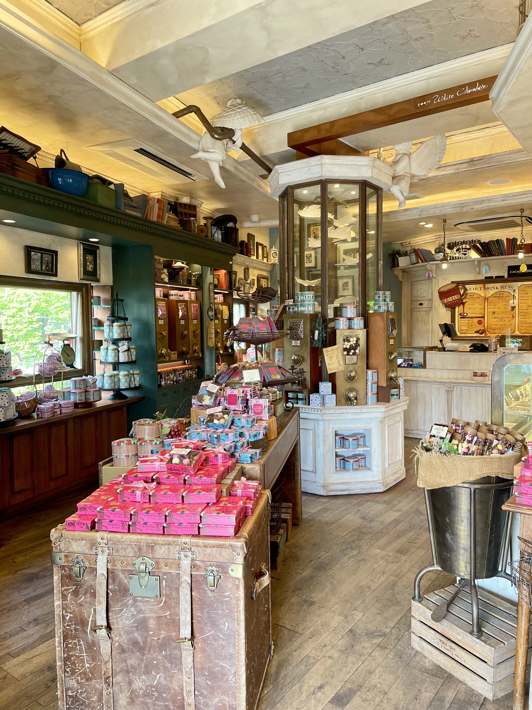 店内にずらりと並ぶチョコレート③