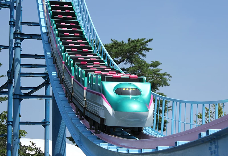 新幹線E5系「はやぶさ」型のジェットコースター