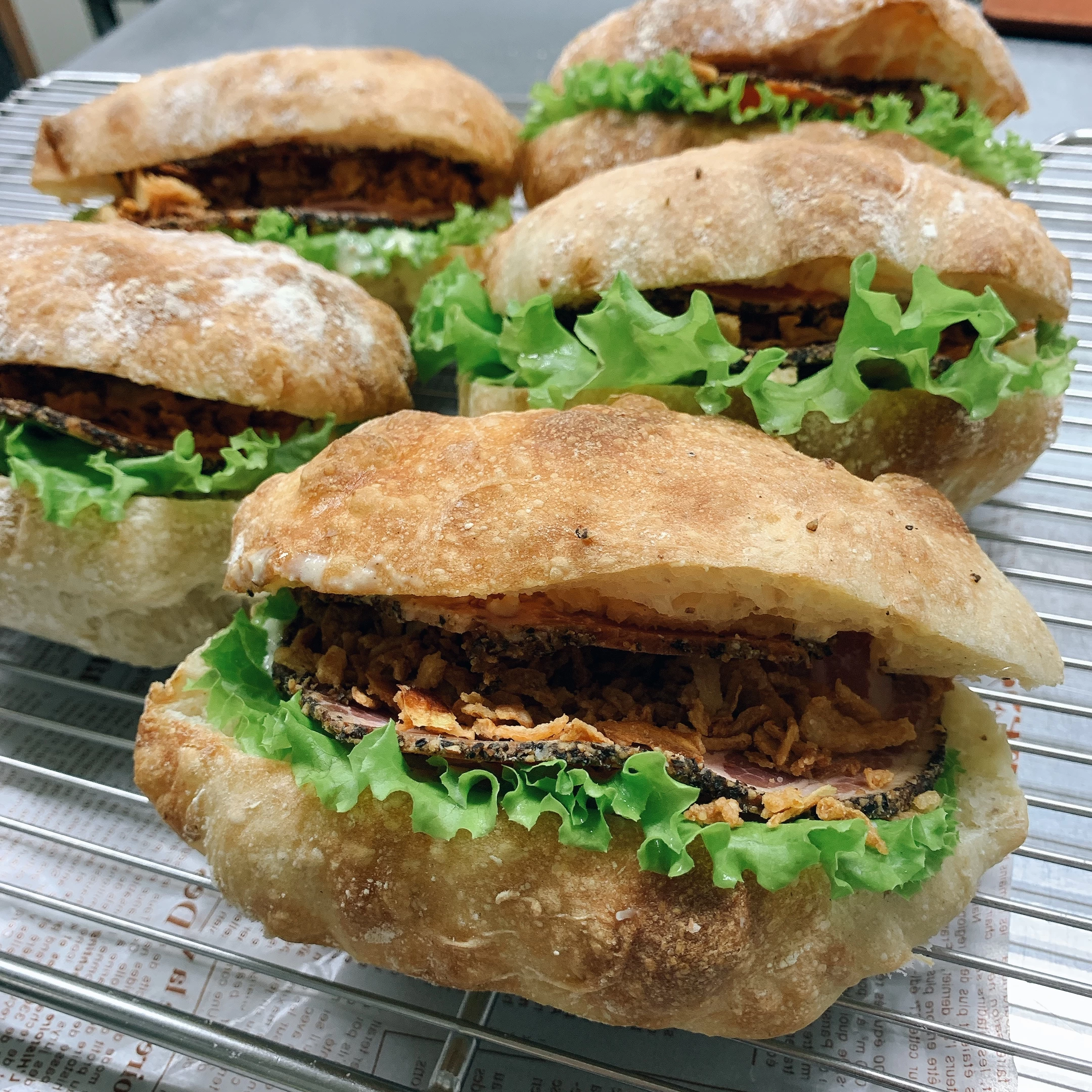 シーザーソースのペッパーシンケンサンド