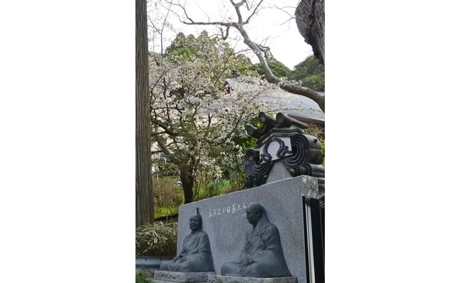 徳川家康と日善上人のブロンズ像