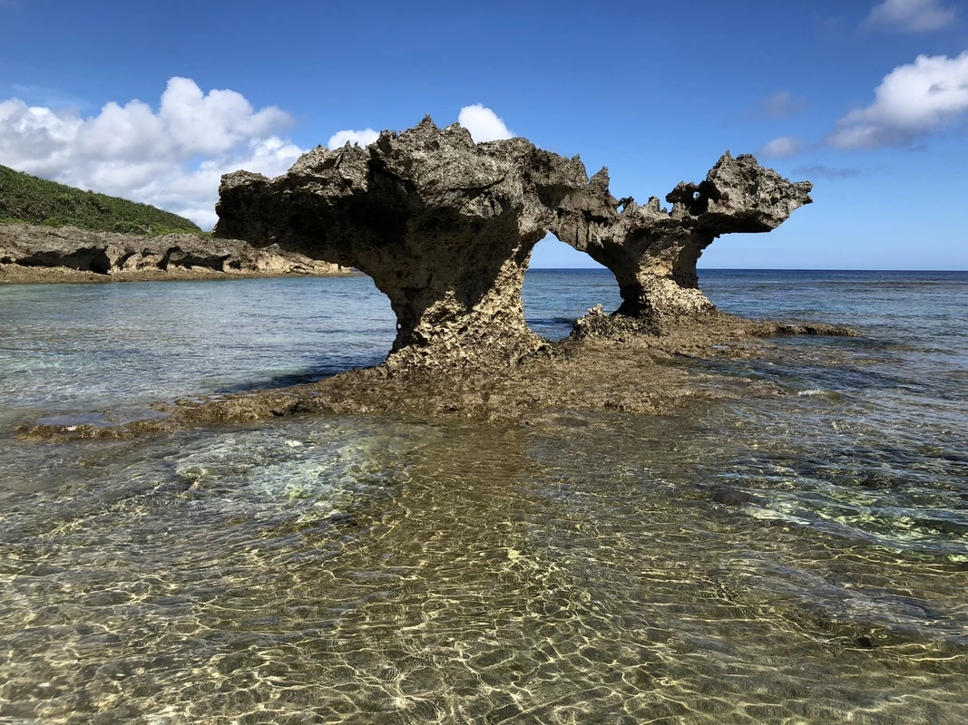 岩の隙間が逆ハート型に見える③