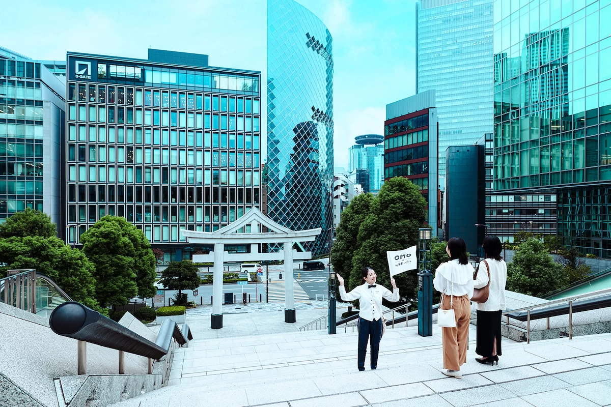 太陽に照らされる赤坂らしい早朝の景色