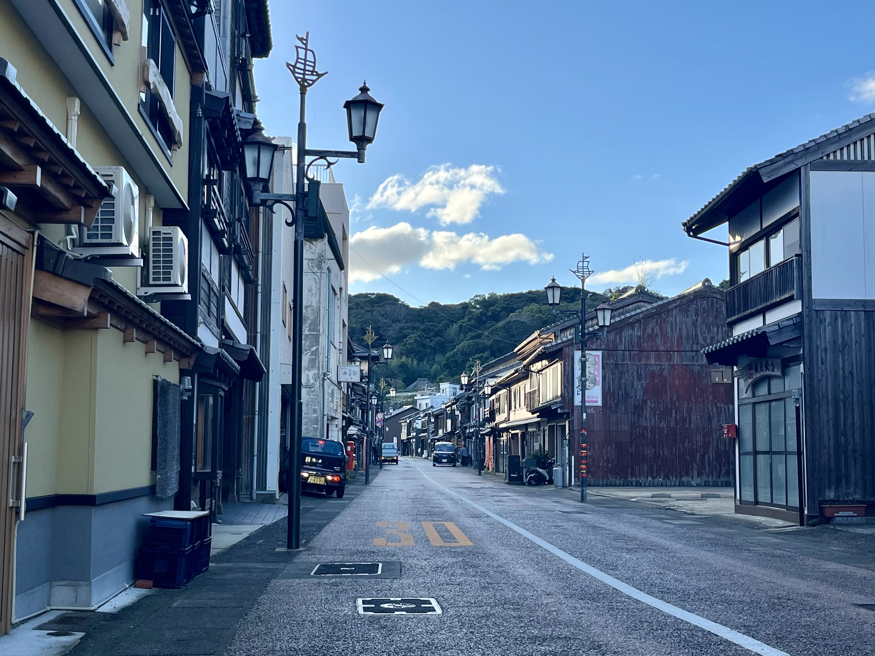 海岸通りとオランダ商館通りの合流点（現地にて撮影）