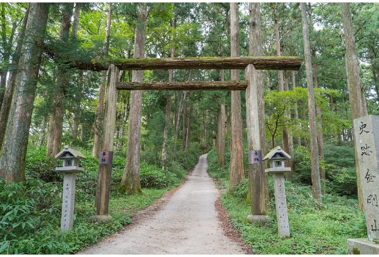 葛城岳南腹に鎮座する「葛木神社」