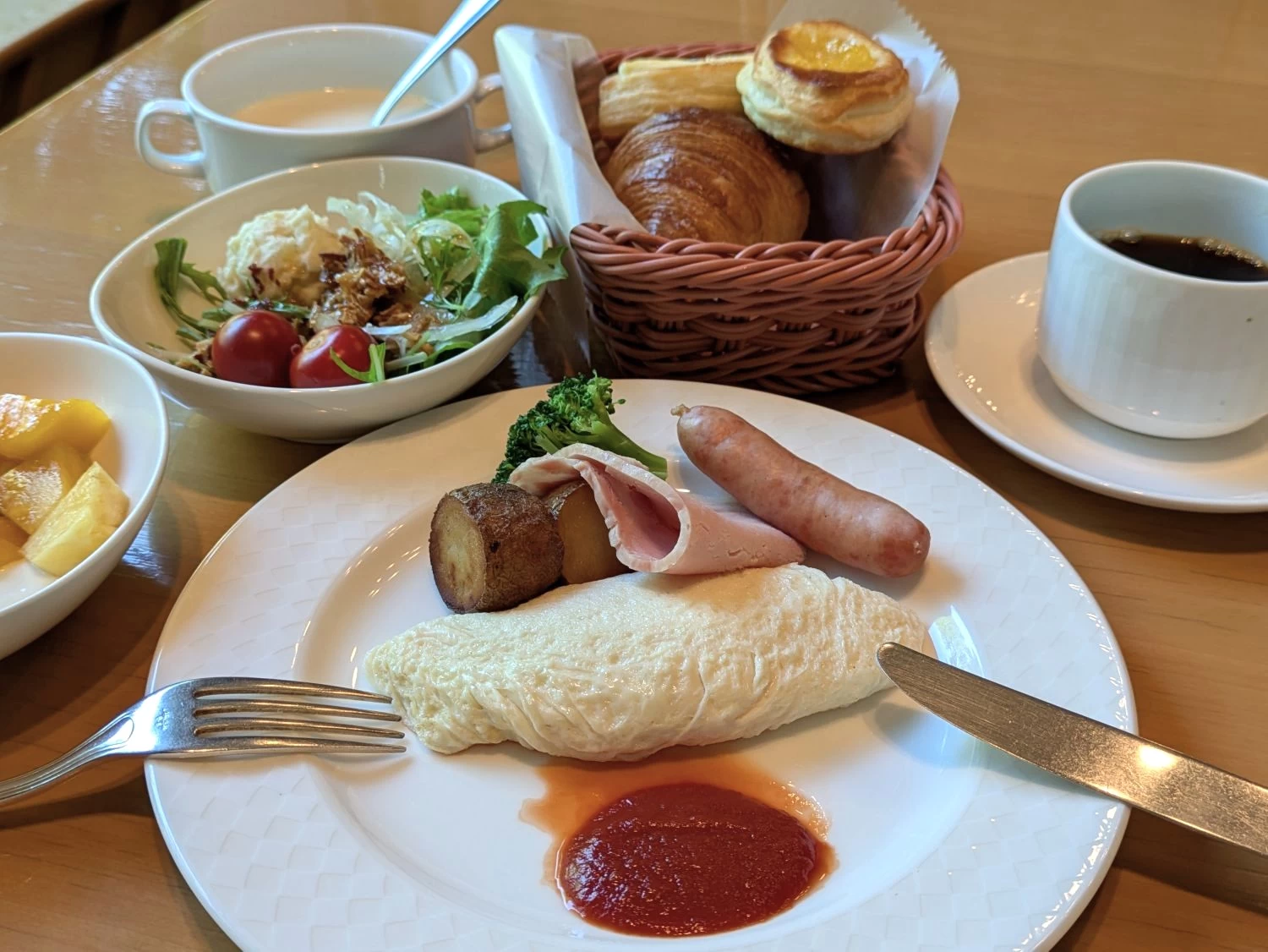 王道の洋食（現地にて撮影）